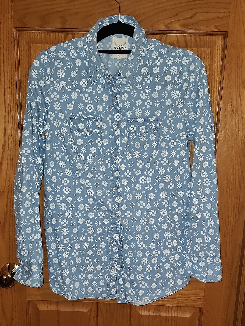 Cotton & Rye  Women's Light Blue Floral Button-Up Shirt W/ Pearl Buttons